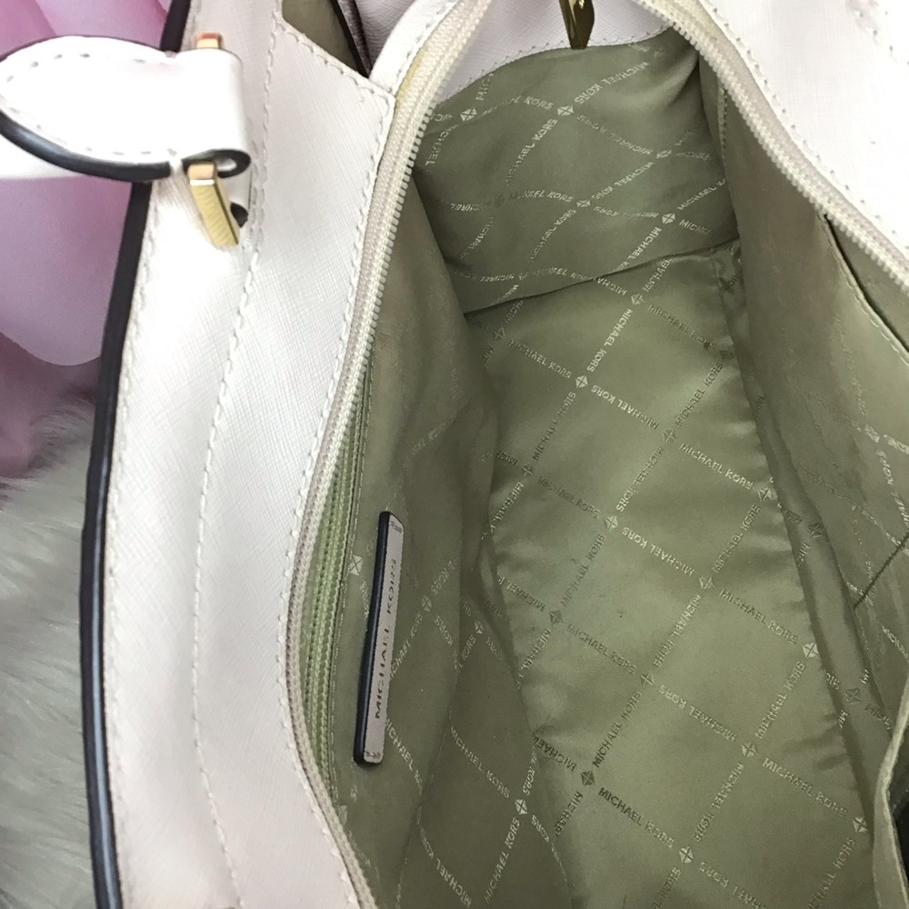 Michael kors Rayne Satchel in soft pink leather - Picture 12 of 16